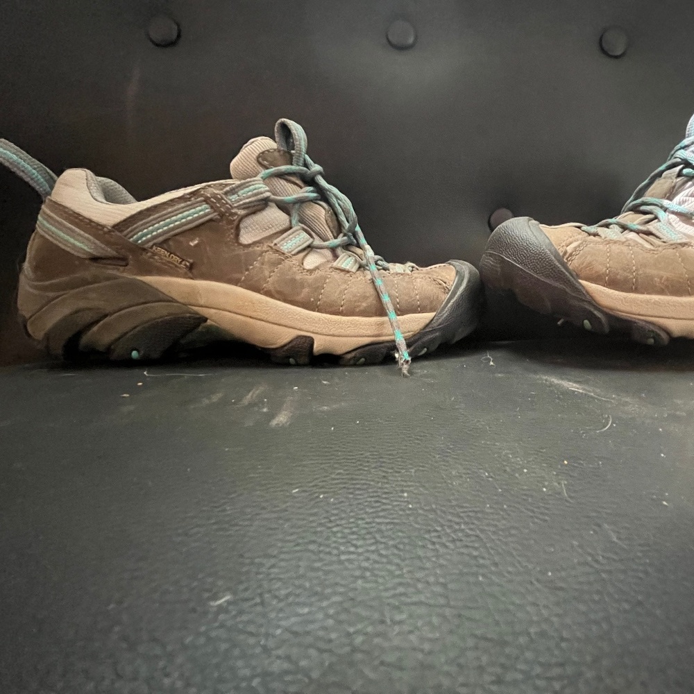 Keen sneaker hiking shoes